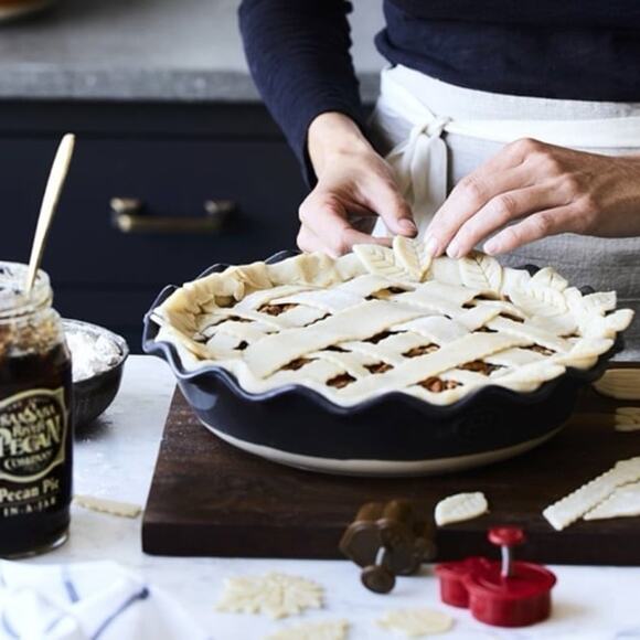 Emile Henry red pie dish 9” - Picture 11 of 12